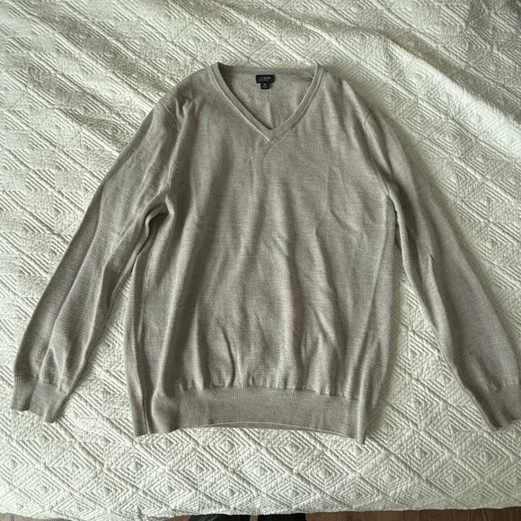 J. Crew Men's V-Neck Sweater in Light Gray - Picture 1 of 2